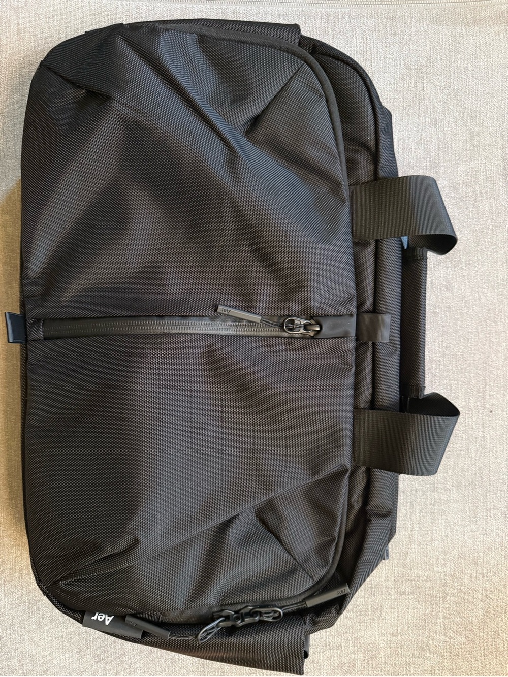 AER Black Weekender Travel Duffel Bag with Water-Resistant Shell New without tag